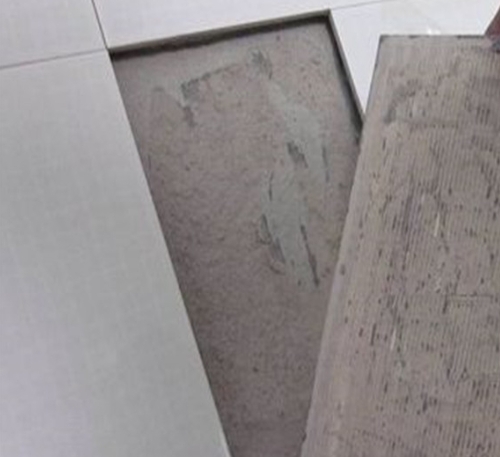 南岗瓷砖空鼓维修公司分享瓷砖铺贴时如果打浆（即涂抹在瓷砖背面和基层上的砂浆或瓷砖胶）过少，会带来以下问题
